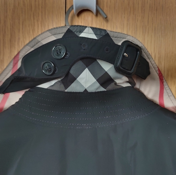 BURBERRY Waterproof Trench Coat - Picture 2 of 7